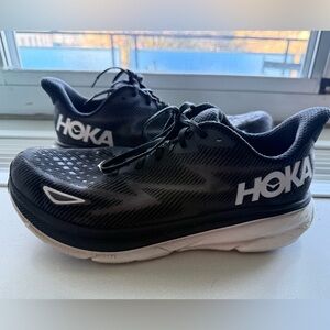 Men’s Clifton 9 wide Hoka Black and White Athletic Shoes